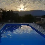 Belle Helens Villa, Lakithra Villa *