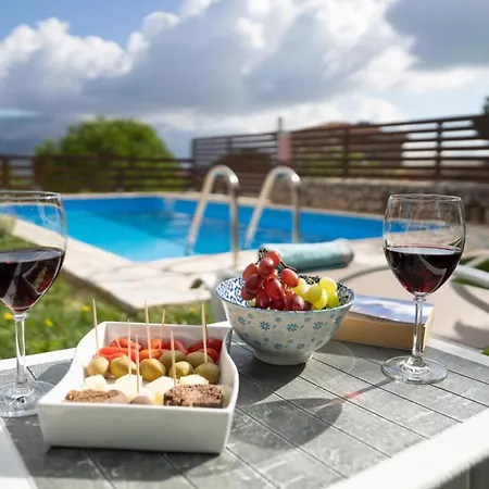 Belle Helens Villa, Lakithra アルゴストリオン