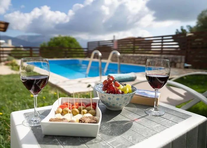 Belle Helens Villa, Lakithra アルゴストリオン